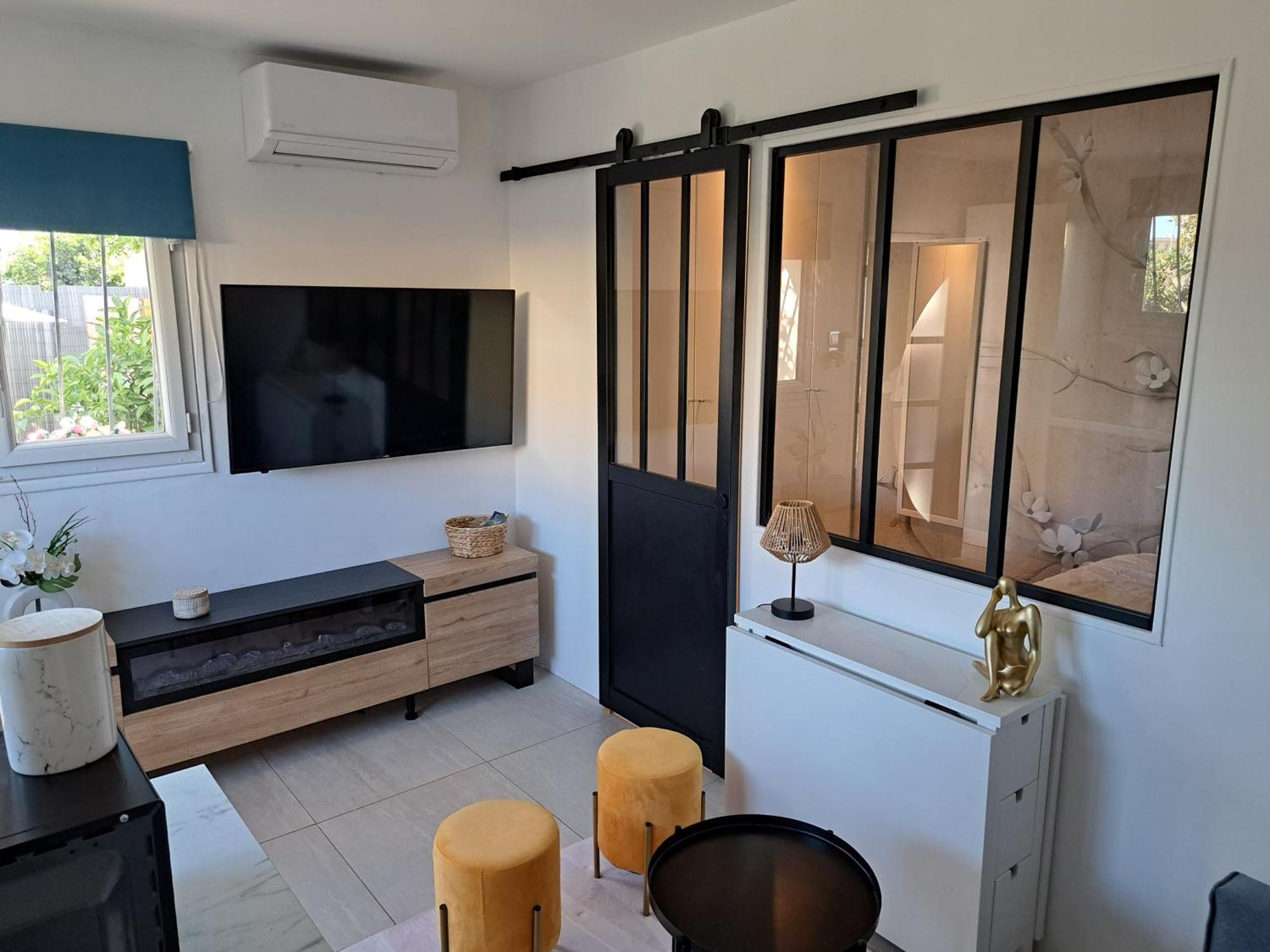 Seduisant Studio Avec Cour Privative La Crau Ngoại thất bức ảnh